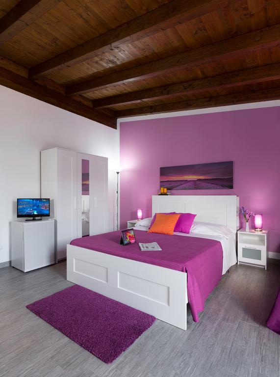 Arricampati Airport Rooms & Bringo Car Rental คารินิ ภายนอก รูปภาพ